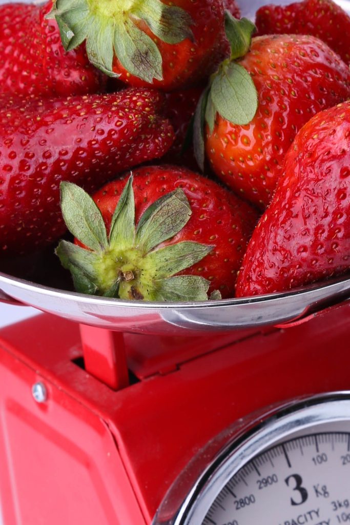 food scale strawberries meal plan information